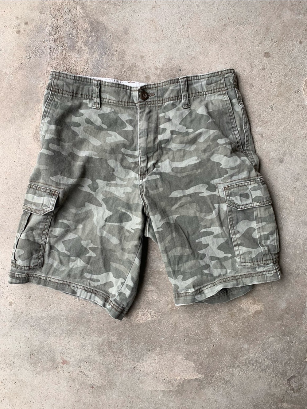 Men's Camouflage Cargo Shorts - Green Camo